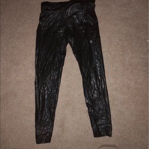 PINK HOLOGRAPHIC LEGGINGS